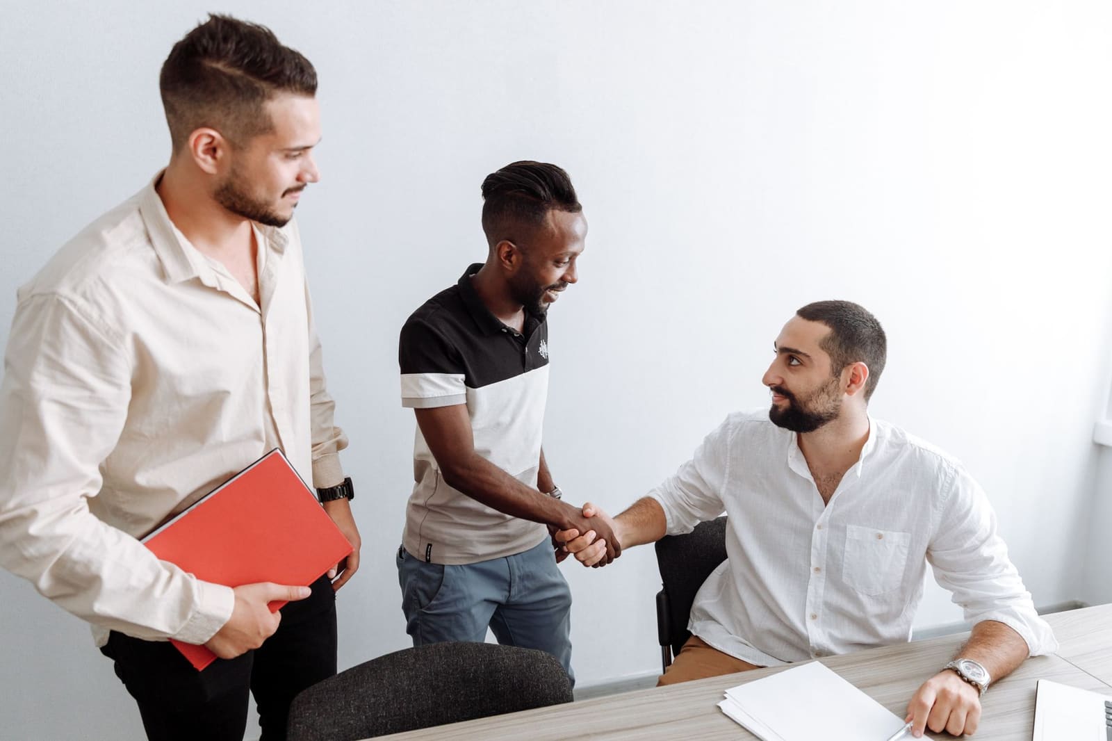 5 exemples d’e-mails pour inviter un candidat à un entretien de groupe